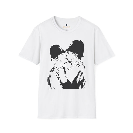 Revotees Banksy Kissing Soldiers Graphic Vintage Stencil Couple Print T-Shirt